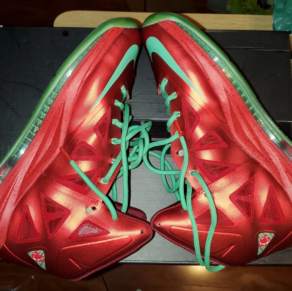 Authentic Lebron X Christmas. Send offers - Picture 7 of 8